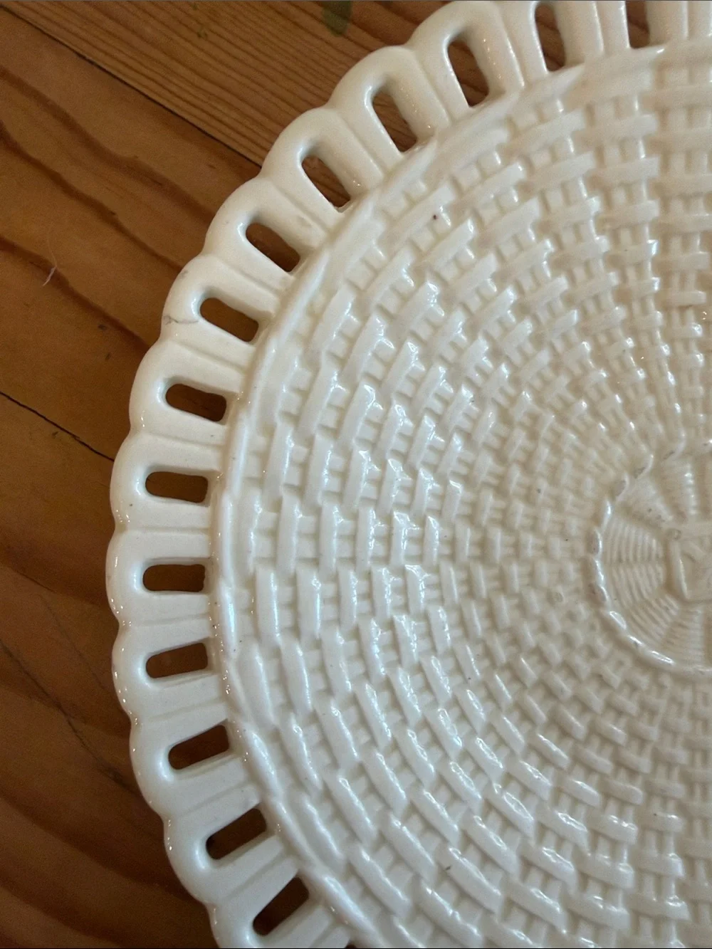 Antique Wedgewood Creamware Basket Weave plate with Scalloped Rim